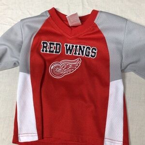 NHL Red Wings Kids Jersey - Red, Gray, White.       Bundle